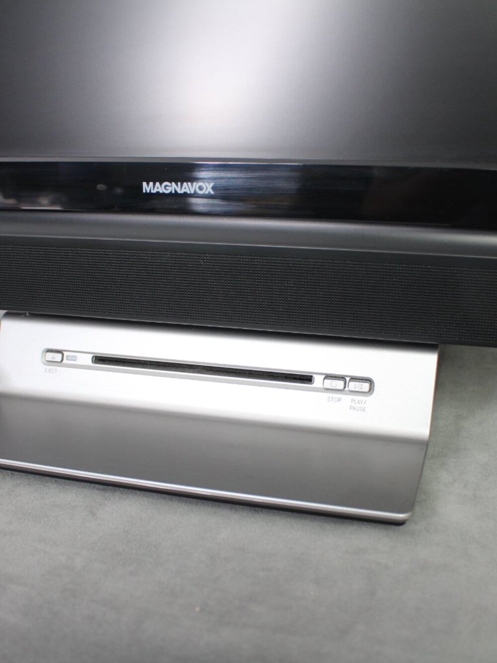 Magnavox Lcd Color Tv & Dvd Video Player 20MF251W Tested Works  E1-12 - Picture 2 of 5